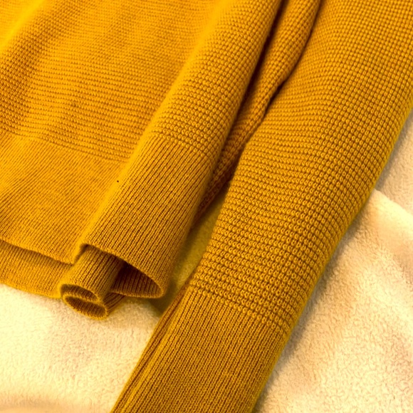 Italian Merino Yarn Sweater - Picture 4 of 8